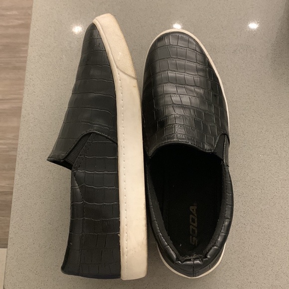 Soda faux snakeskin print slip on shoes - Picture 2 of 2